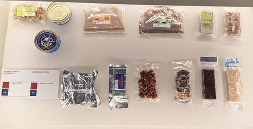 Рацион питания космонавтов: соки, супы, творог, хлеб.